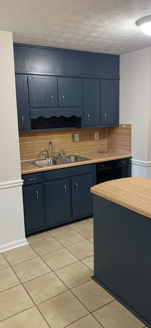 Building Photo - NOW READY! 2 bedroom 2 bath duplex in Lawr...