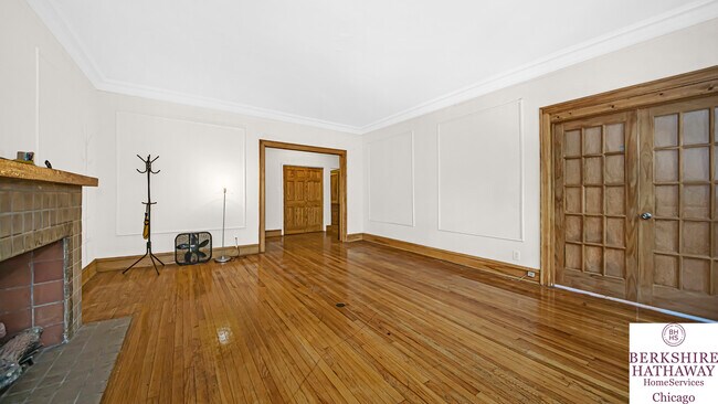 Living - 1350 E Hyde Park Blvd