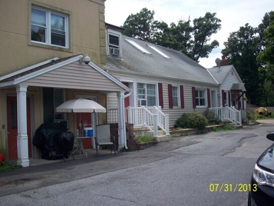 Building Photo - 195 W Hills Rd
