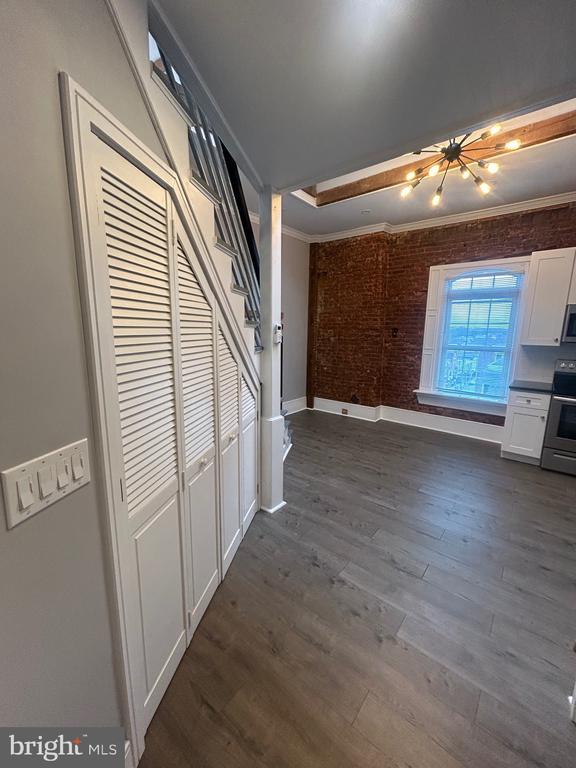 Building Photo - 13 N 4th Ave