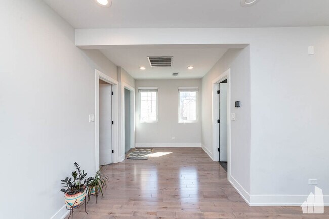 Foto del edificio - 1013 W 18th St