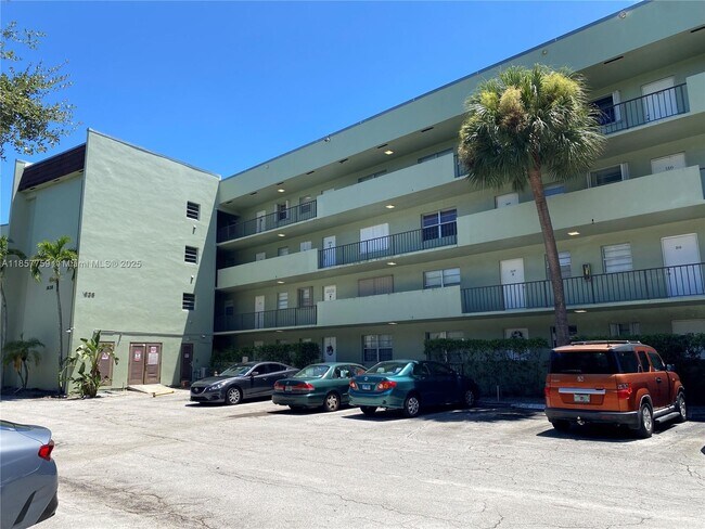Foto del edificio - 1638 Embassy Dr