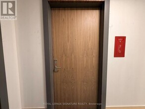 Building Photo - 27 Korda Gate