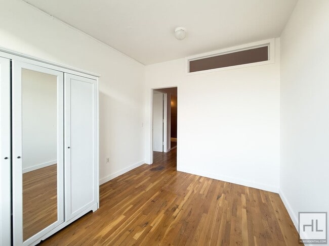 Foto del edificio - NOLL STREET / Spacious Bushwick 2-Bed 1-Bath / 1-Month Free