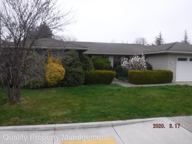Foto del edificio - 4 br, 2 bath House - 540 Golf View Dr