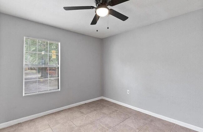 Foto del edificio - 9033 Oak Knoll Ln