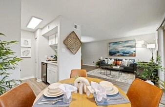 Building Photo - 2020 Plantation Dr