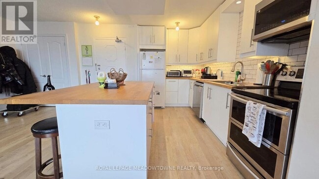 Building Photo - 1964 Main St W