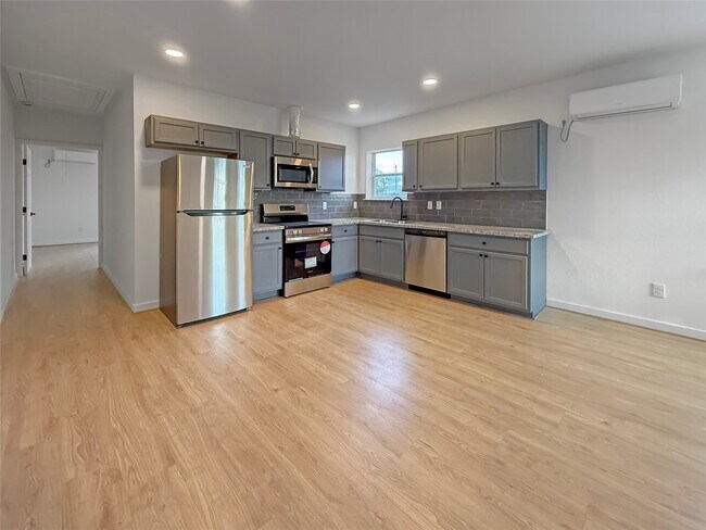 Building Photo - 6707 Avenue F