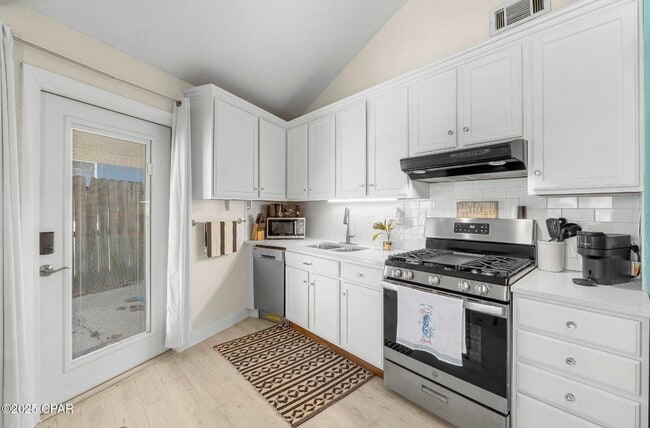 Building Photo - 607 Wisteria St