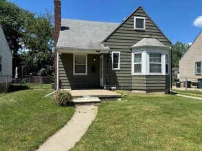Building Photo - 581 Flowerdale St