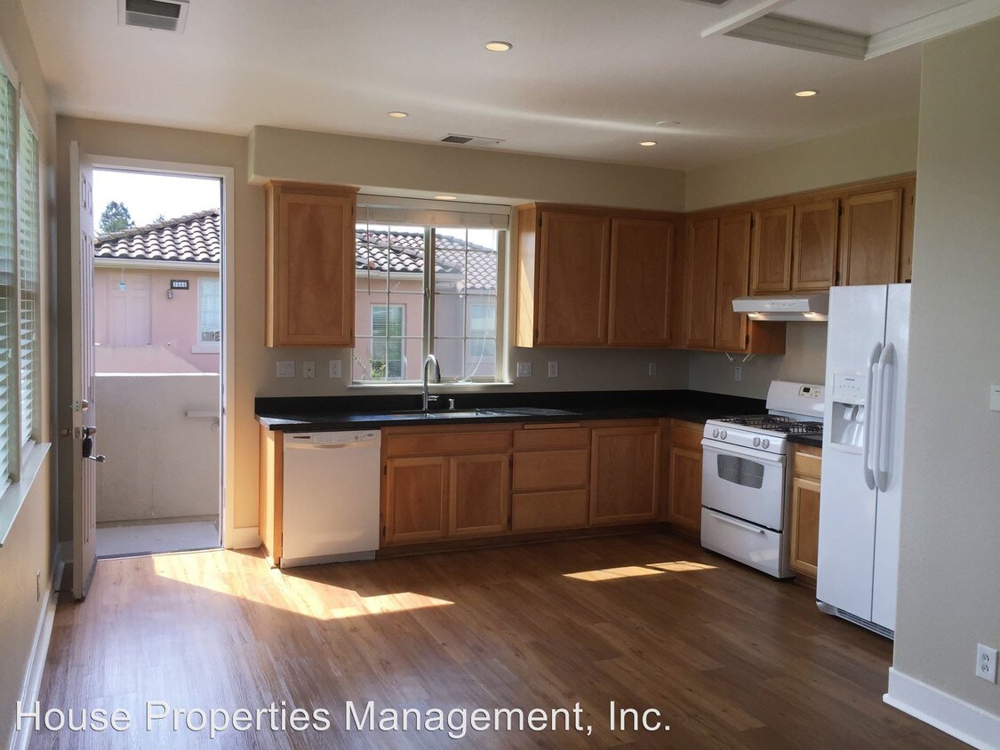 Primary Photo - 1438 Trombetta St