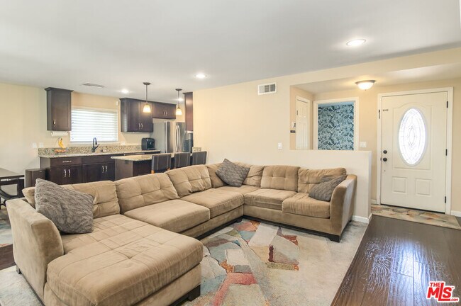 Foto del edificio - 6443 Dannyboyar Ave