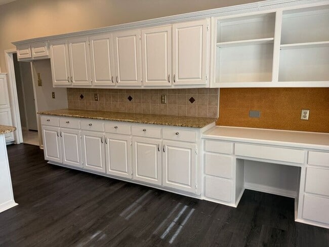 Building Photo - 16114 Shadybank Dr