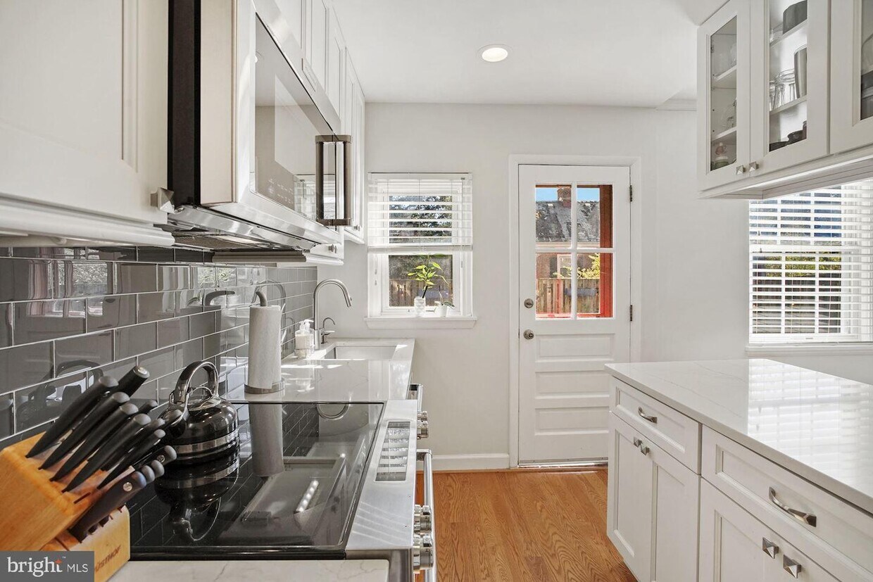 Foto principal - 2878 S Buchanan St