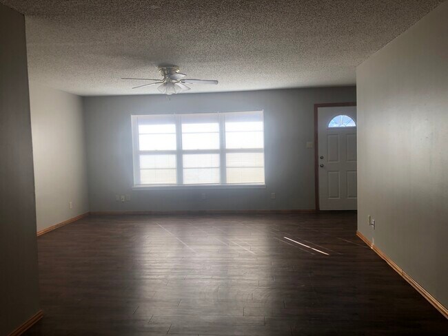 Building Photo - 217 Darrell Ave