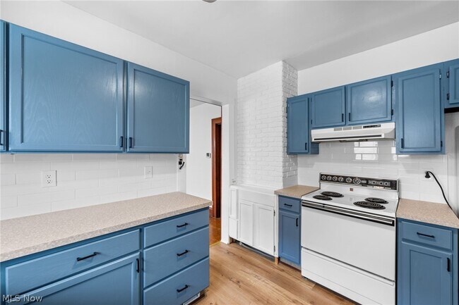 Foto del edificio - 10612 Bernard Ave