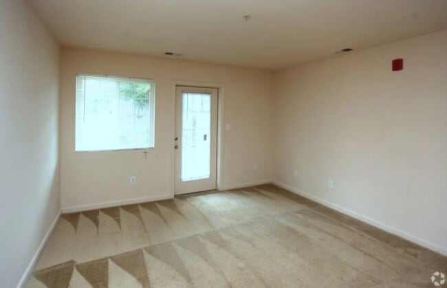 Área de estar - Legacy on Elm Apartments