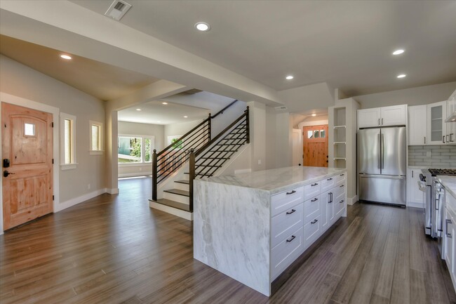 Foto del edificio - 399 Jayne Ave
