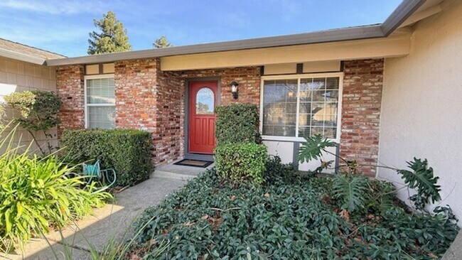 Foto del edificio - Charming and Move-in Ready, 4BD/2BA, Single-Story Home in Twin Creeks South Estates, San Ramon- A...