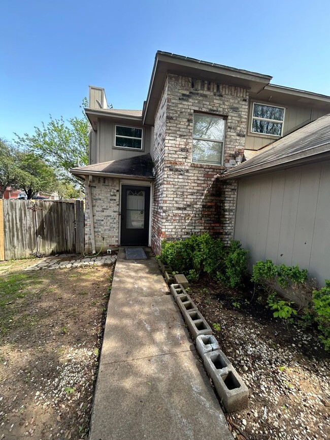 Building Photo - This home is the perfect retreat.