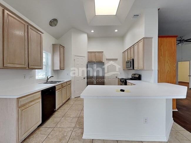 Foto del edificio - 1601 Oak Pl Ct