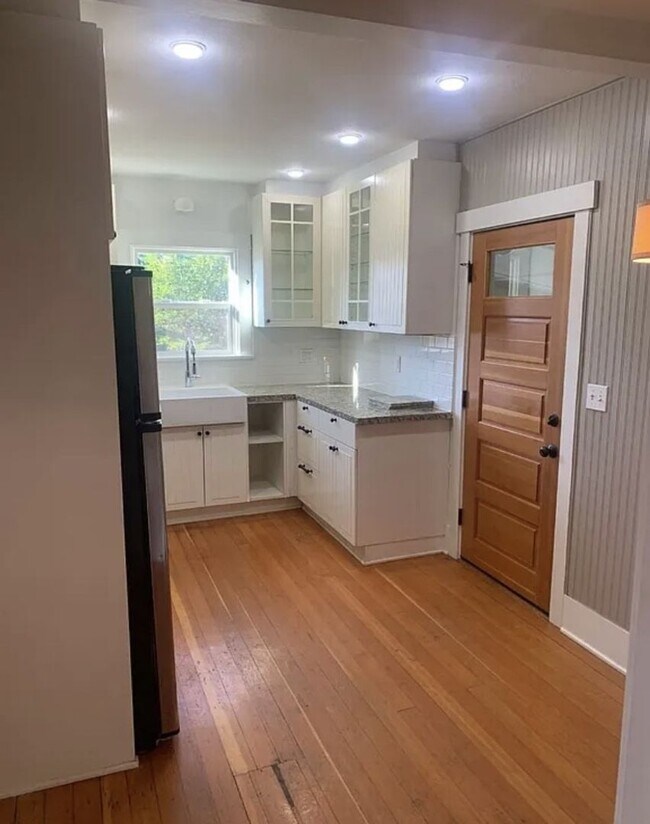 Building Photo - $2,750 - Two Bedrooms, Two Bathrooms, With Bonus Room And Large Yard, Ready For Lease!