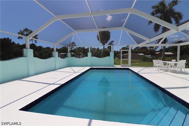 Foto del edificio - 5332 Myrtle Ln