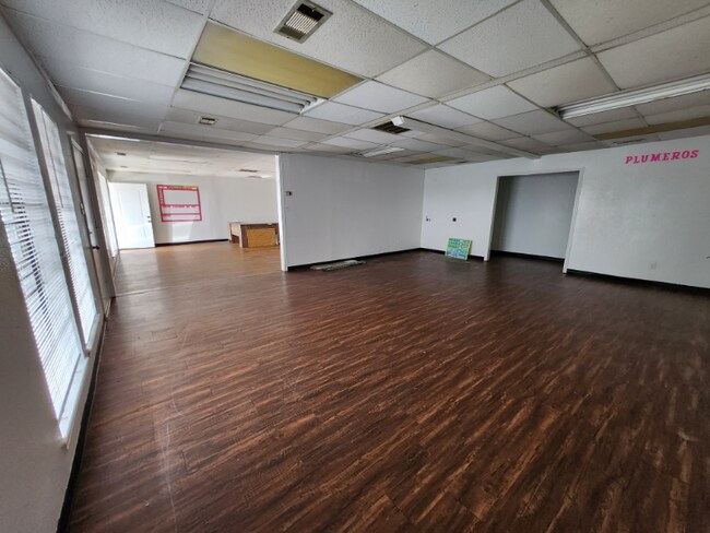 Building Photo - 15626 Silver Ridge Dr