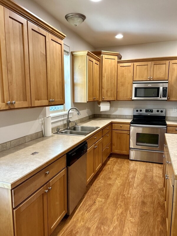 Building Photo - 8353 Grouse Cres Dr