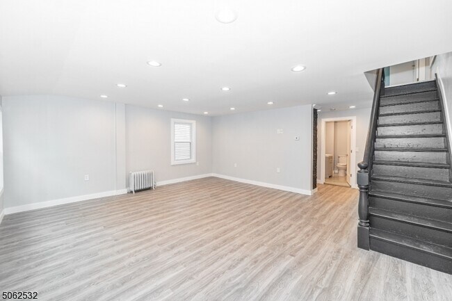 Building Photo - 166 S Ridgewood Rd