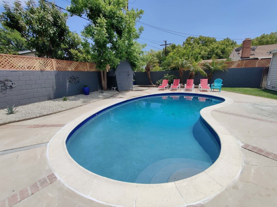 Foto principal - 6838 Bertrand Ave