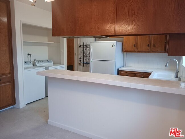 Foto del edificio - 3441 W 58th Pl