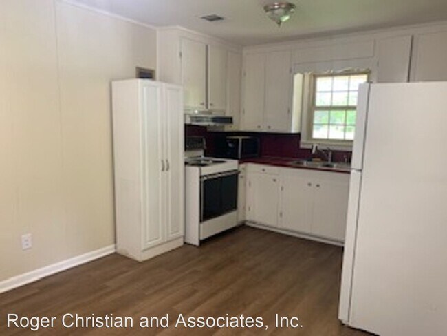 Building Photo - 3 br, 1.5 bath House - 900 Willow Drive