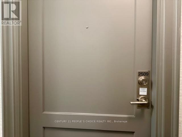 Photo du bâtiment - 30 Elm Dr W