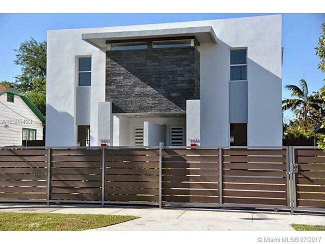 Foto del edificio - 3663 SW 15th St