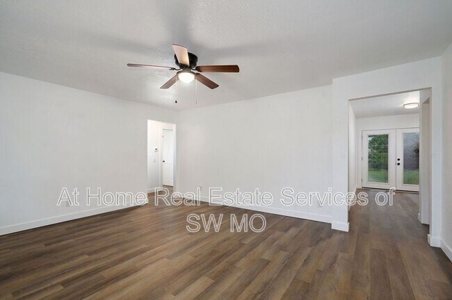 Foto del edificio - 2641 E Grand St