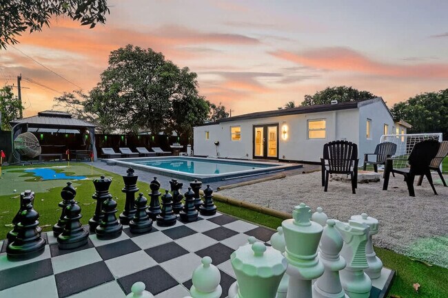 Foto del edificio - 6660 Custer St