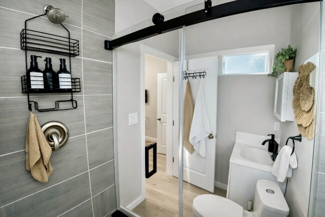 Foto del edificio - 148 E Rosslynn Ave