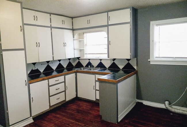 Foto del edificio - $0 First Month's Rent / $0 Deposit at Move-in