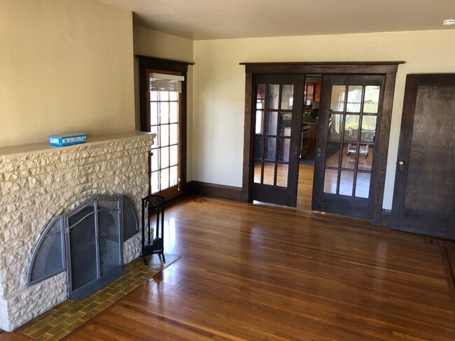 Building Photo - 431 Sunnyslope Ave
