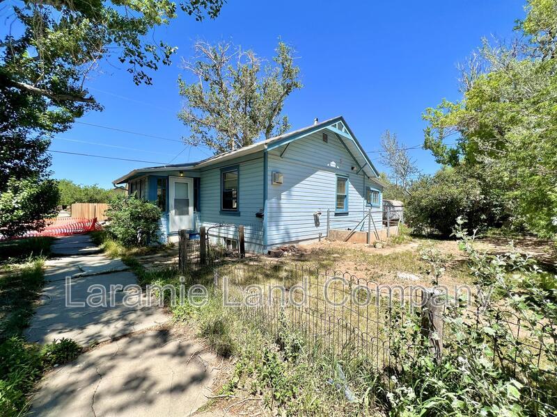 Primary Photo - 715 E Flint St