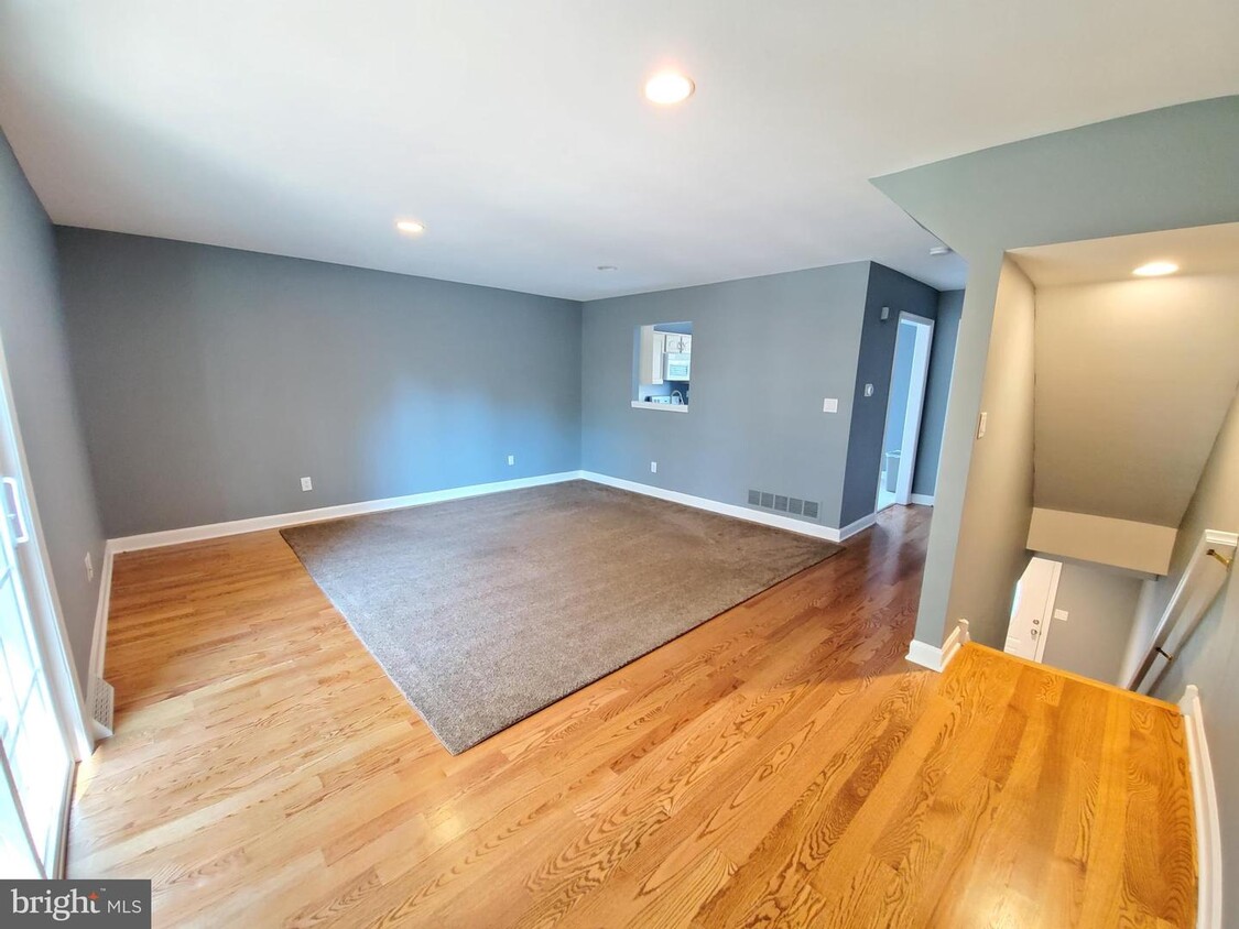 Primary Photo - 5139 W Woodmill Dr