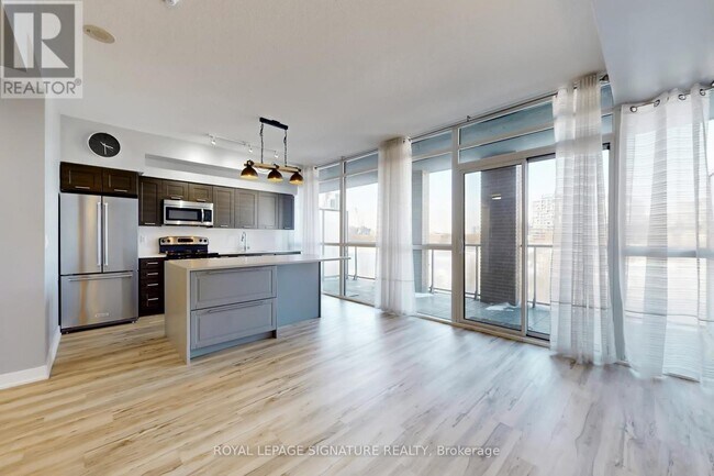 Building Photo - 169 Fort York Blvd