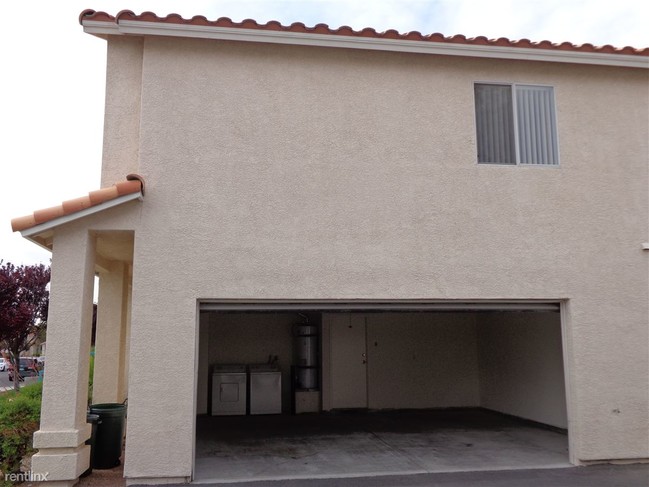 Building Photo - 800 Desert Oak Ct