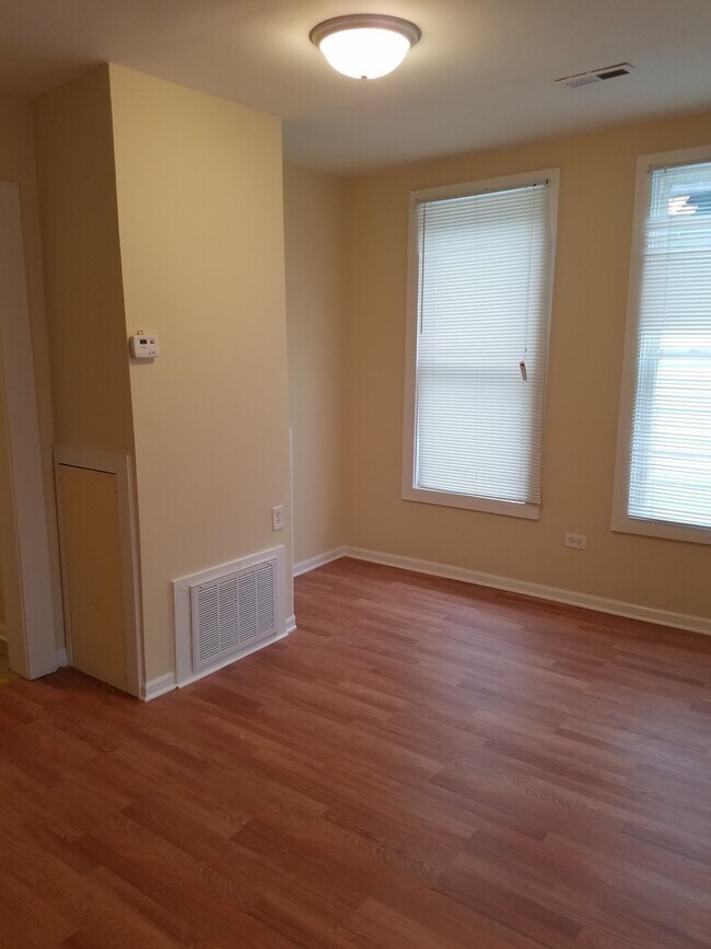 Foto del edificio - 3515 W McLean Ave