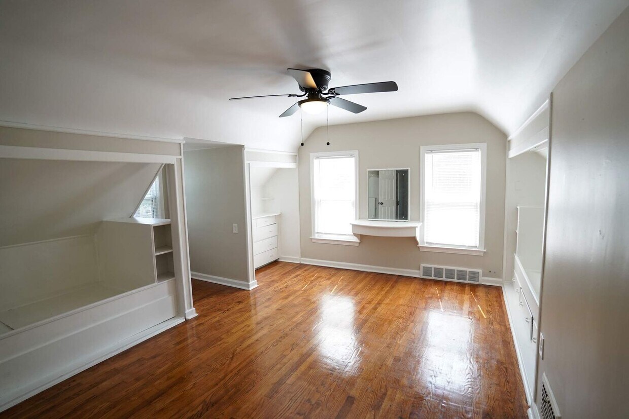 Foto principal - Fully Renovated 3-Bedroom Home – Move-In R...
