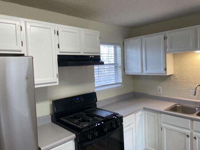 Foto del edificio - 5327 NW Oak Ave