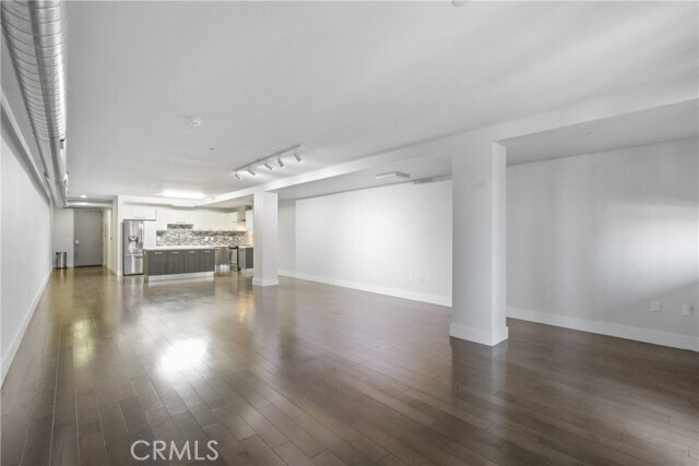 Building Photo - 433 Pine Ave