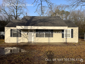 Building Photo - 1208 McArthur Dr